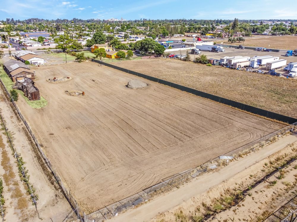 ±2.5 Acres of Vacant Commercial Land in Fresno, CA: 1481 N Marks Ave, Fresno, CA 93722